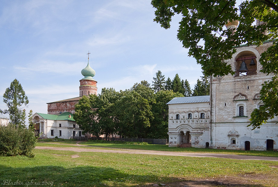 Борисоглебский,Церковь Бориса и Глеба (1524). Звонница XVII век