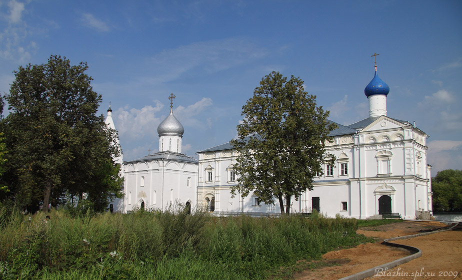 Троицкий Данилов монастырь 1508 г,Шатровая колокольня 1689 г,Трапезная палата с церковью Похвалы Божией Матери